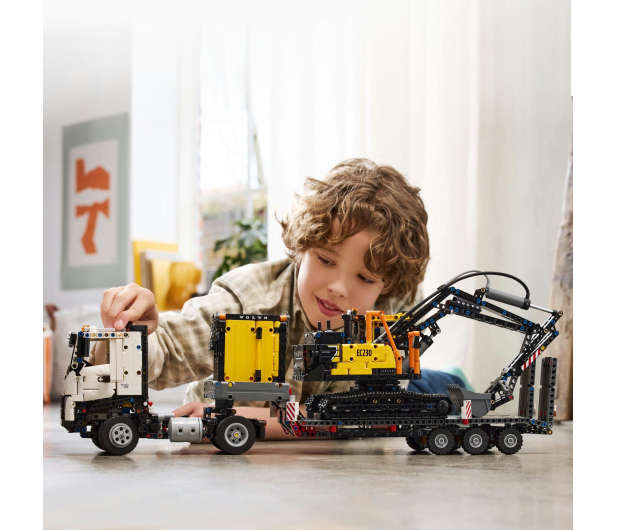 LEGO Technic 42175 Ciężarówka Volvo FMX i koparka EC230 Electric - 1266100 - zdjęcie 7